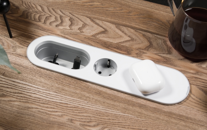 SNOOK L with 1 socket, USB-C and Lightning PULL-OUT cables and wireless charging Qi