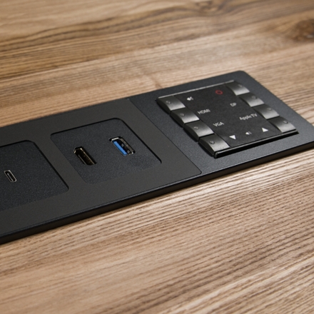 FLAT PLUS s Biamp (Neets) řídícím systémem